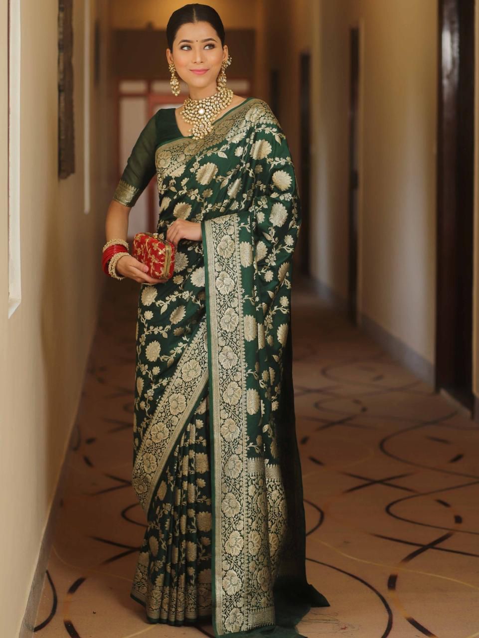 Desuetude Green Soft Silk Saree With Stunning Blouse Piece