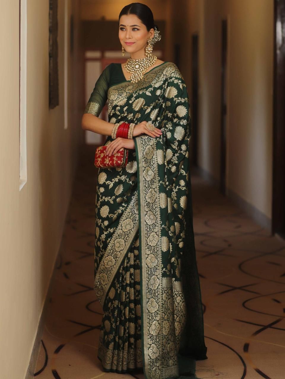 Desuetude Green Soft Silk Saree With Stunning Blouse Piece