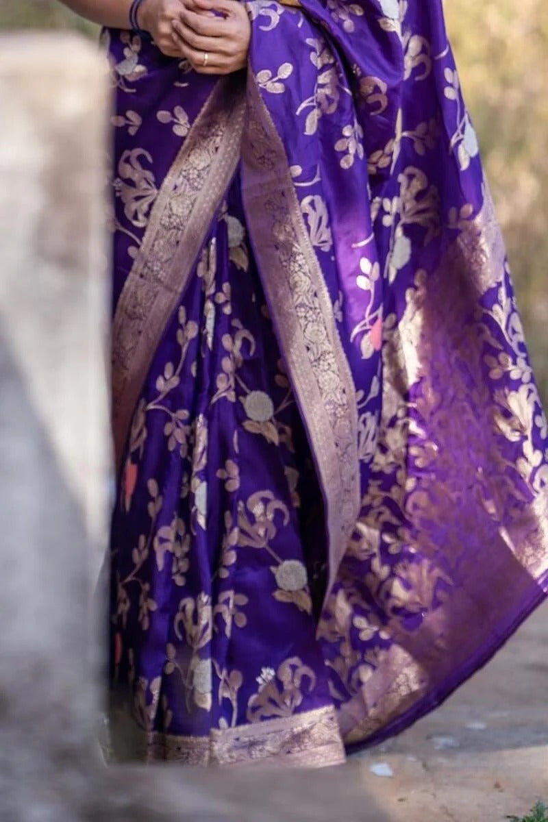 Fantabulous Purple Soft Silk Saree With Imbrication Blouse Piece