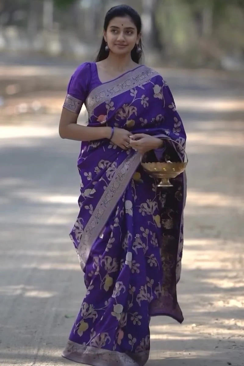 Fantabulous Purple Soft Silk Saree With Imbrication Blouse Piece