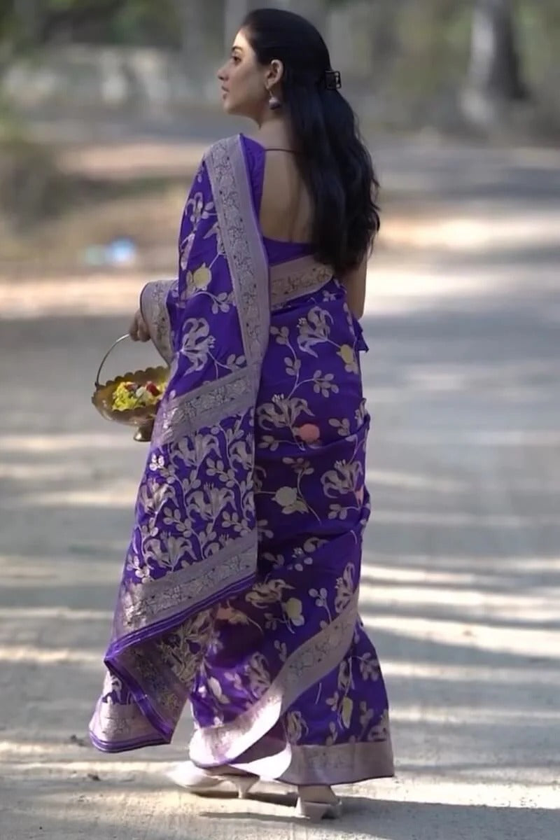 Fantabulous Purple Soft Silk Saree With Imbrication Blouse Piece