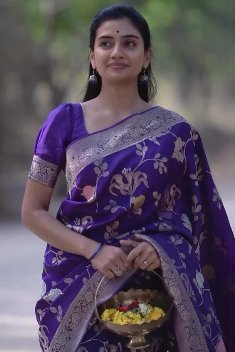 Fantabulous Purple Soft Silk Saree With Imbrication Blouse Piece