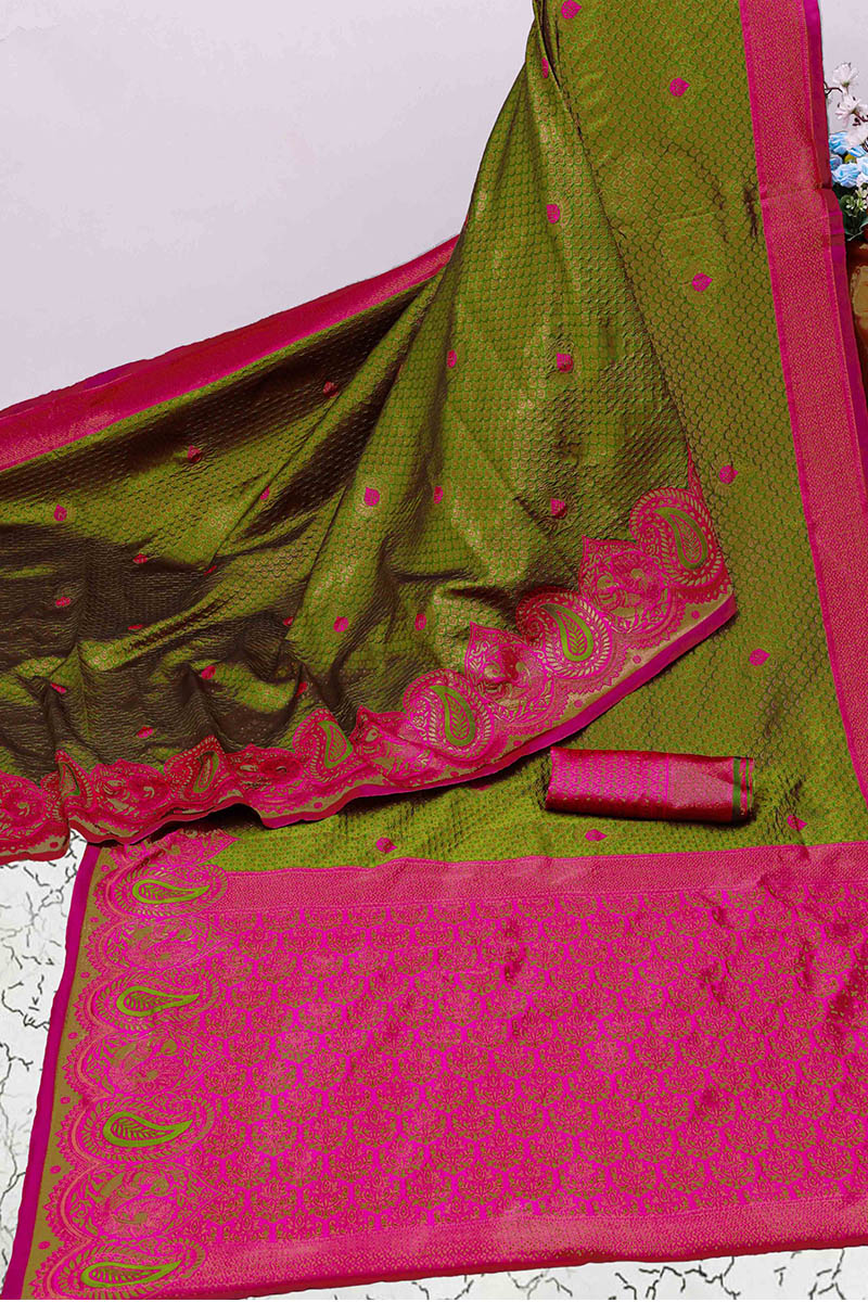 Excellent Green Soft Banarasi Silk Saree With Desirable Blouse Piece