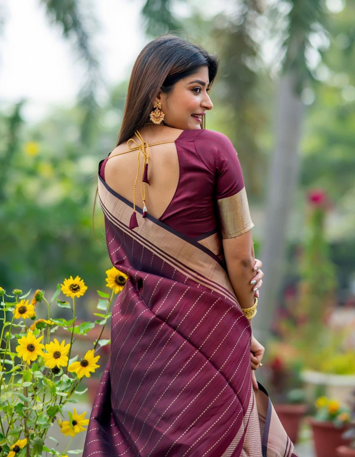 Propinquity Wine Soft Silk Saree With Desuetude Blouse Piece