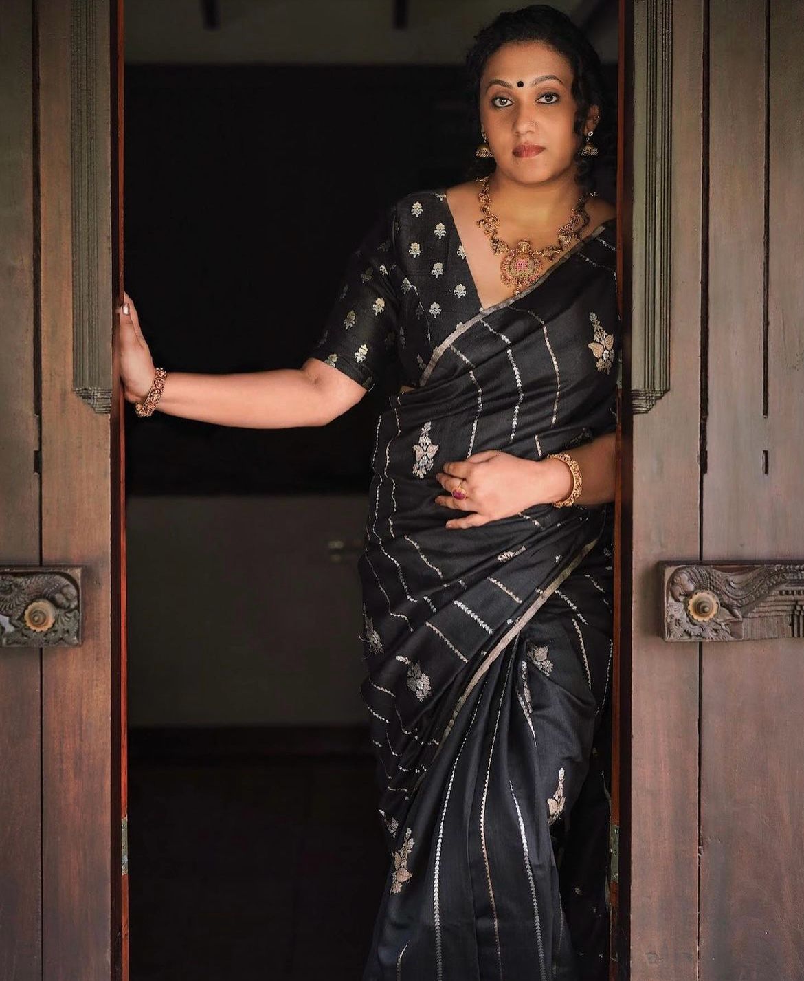 Proficient Black Soft Banarasi Silk Saree With Extravagant Blouse Piece