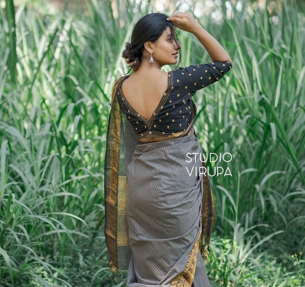 Ravishing Grey Soft Silk Saree With Transcendent Blouse Piece