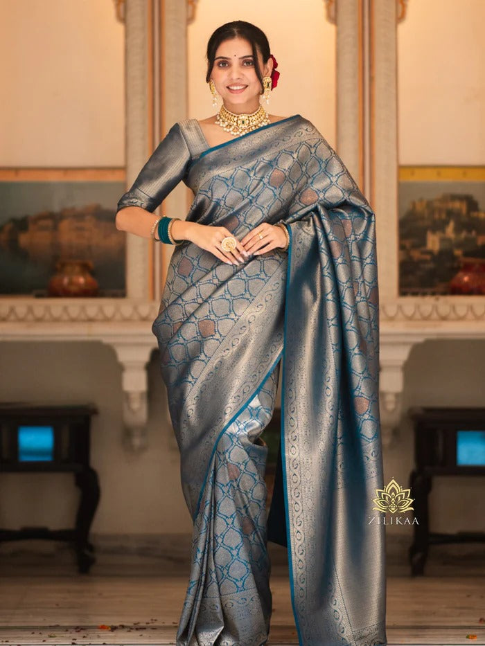 Diaphanous Rama Soft Silk Saree With Stunner Blouse Piece