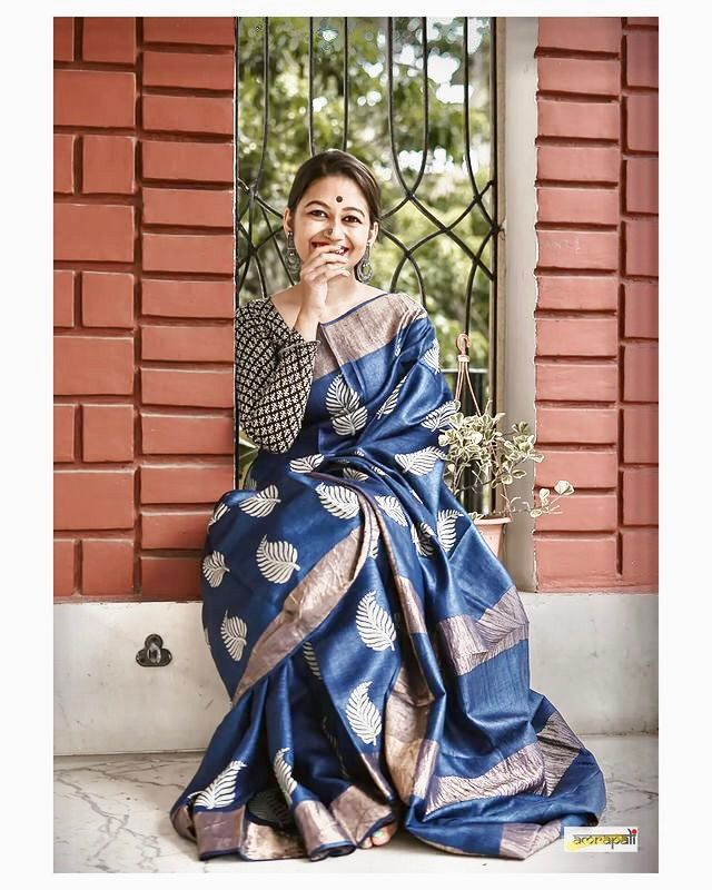 Easy on the eyes Blue Cotton Silk Saree With Fairytale Blouse Piece