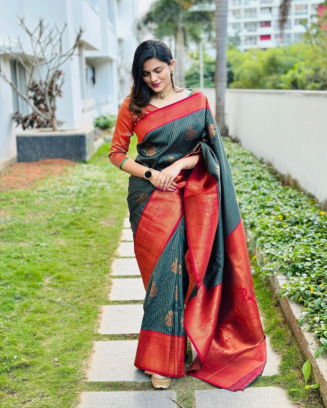 Hypnotic Green Soft Silk Saree With Ideal Blouse Piece