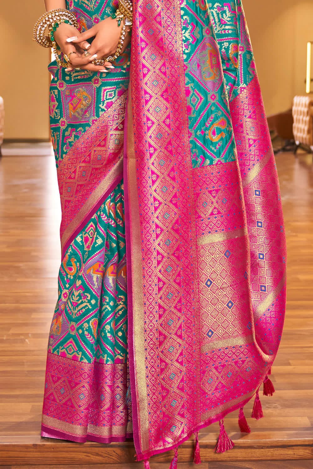 Outstanding Rama Soft Banarasi Silk Saree With Blouse Piece