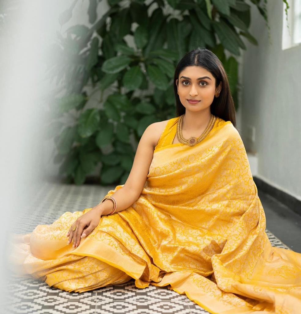 Trendy Yellow Soft Banarasi Silk Saree With Blouse Piece