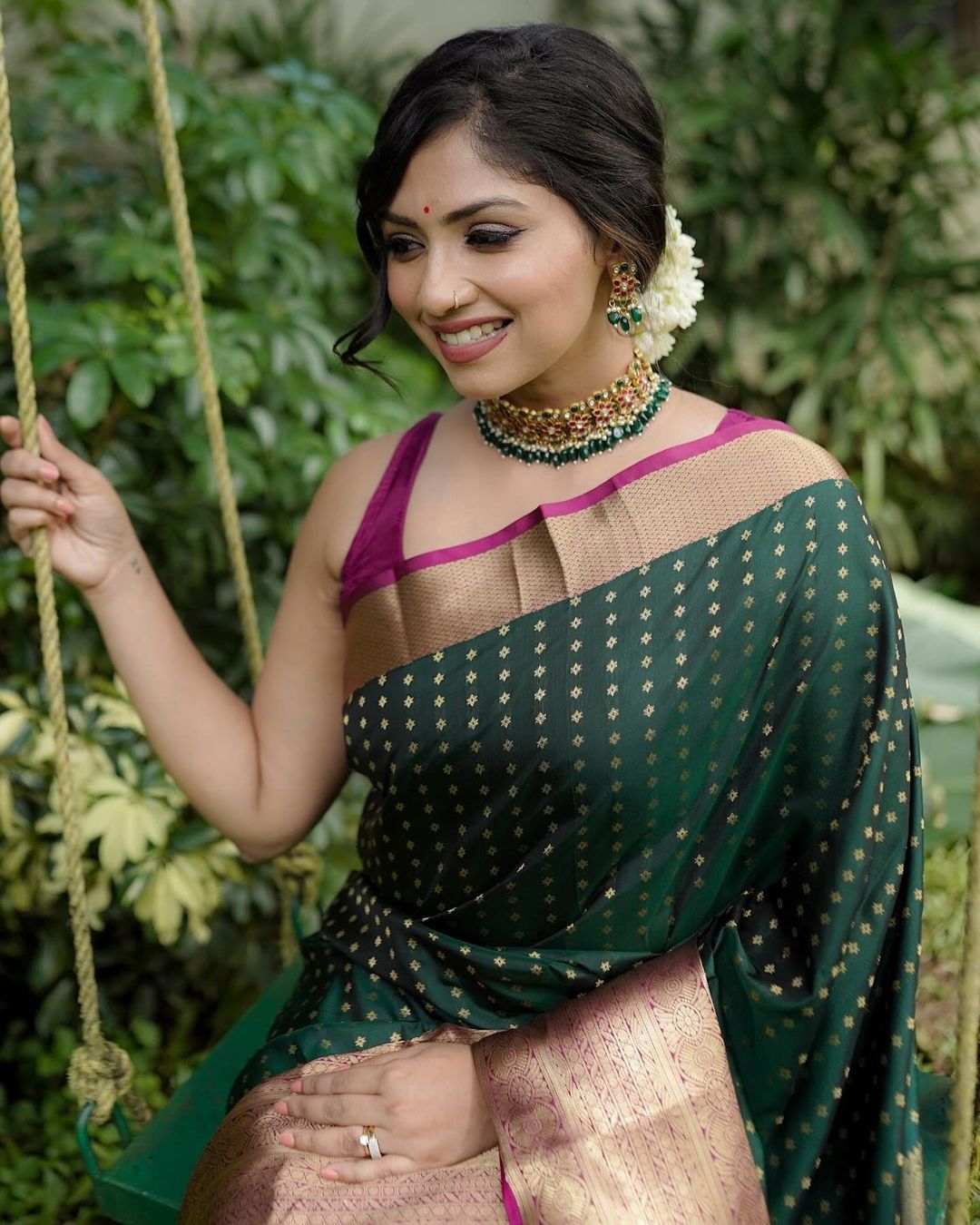 Unequalled Green Soft Silk Saree With Brood Blouse Piece