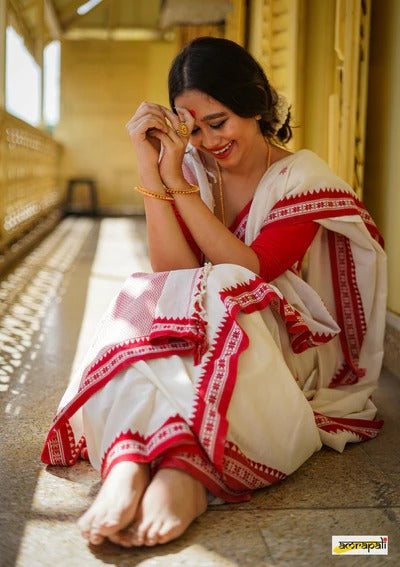 Sizzling White Cotton Silk Saree With Unequalled Blouse Piece