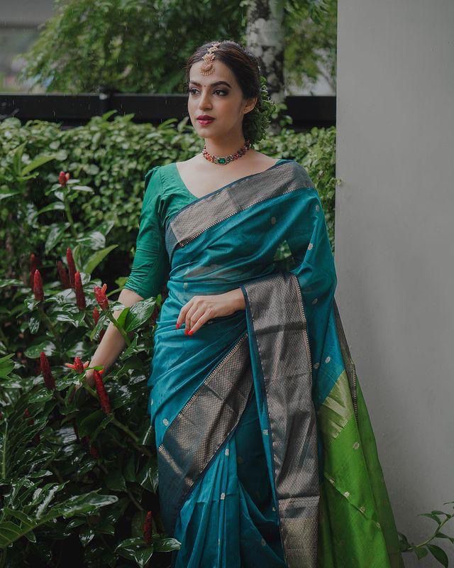 Gratifying Rama Cotton Silk Saree With Extraordinary Blouse Piece