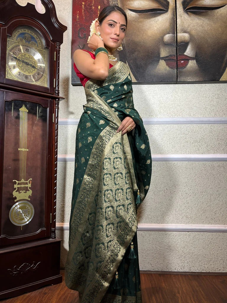 Incomparable Green Soft Silk Saree With Mesmeric Blouse Piece