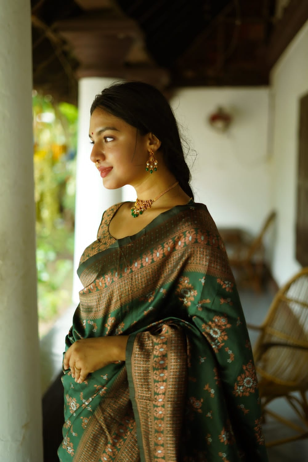 Prominent Green Soft Silk Saree With Splendiferous Blouse Piece