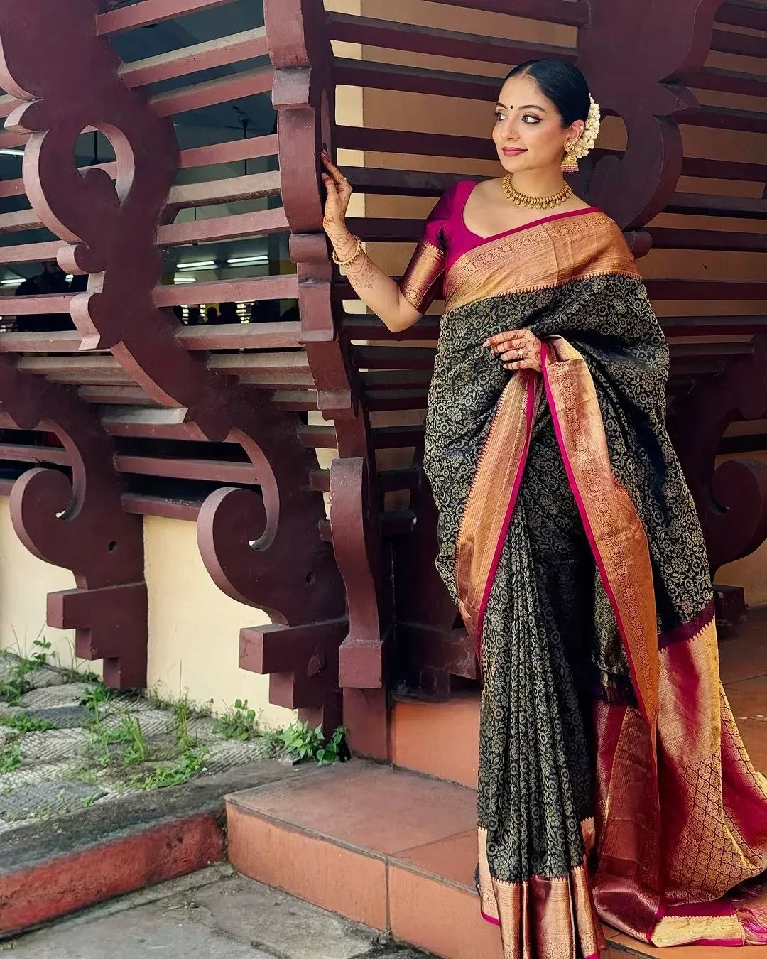 Prettiest Black Soft Silk Saree With Smart Blouse Piece