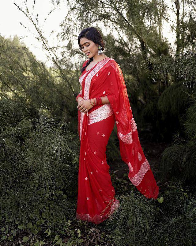 Gorgeous Red Soft Silk Saree With Quintessential Blouse Piece