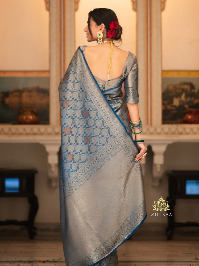 Diaphanous Rama Soft Silk Saree With Stunner Blouse Piece