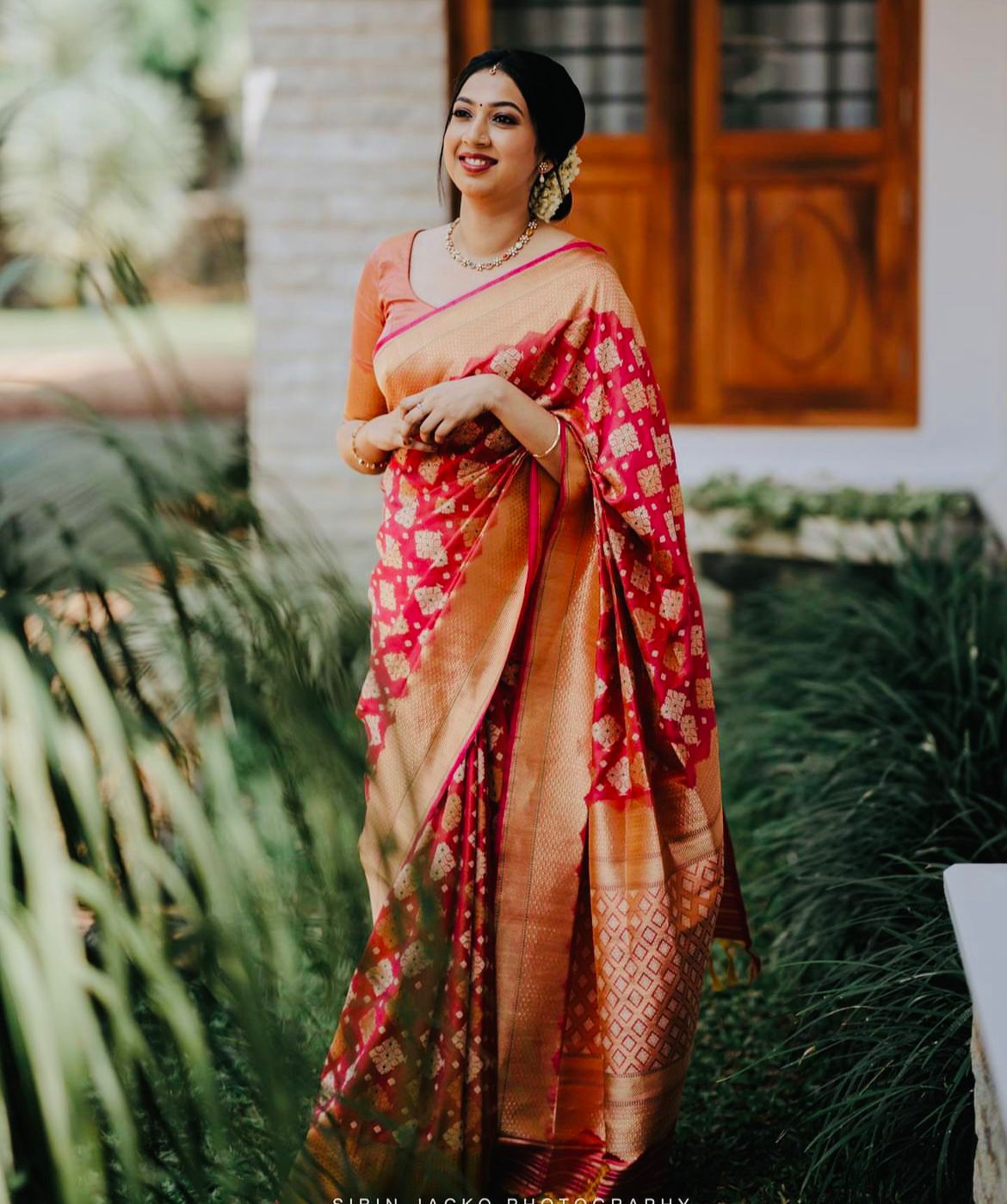 Luxuriant Red Soft Banarasi Silk Saree With Blouse Piece