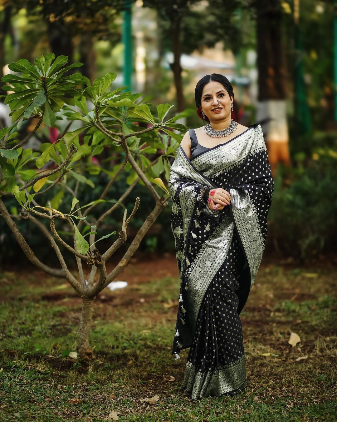 Efflorescence Black Soft Silk Saree With Felicitous Blouse Piece