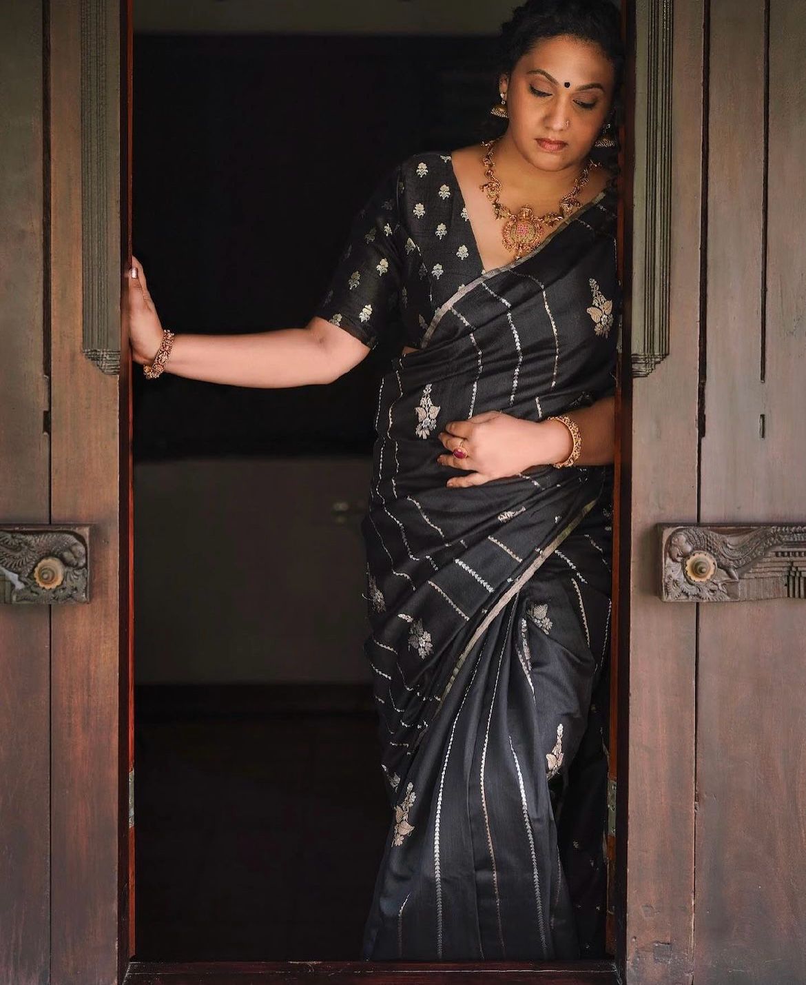 Proficient Black Soft Banarasi Silk Saree With Extravagant Blouse Piece