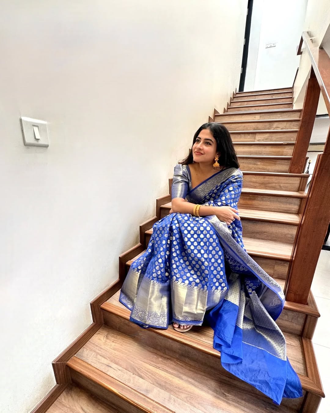 Engrossing Blue Soft Silk Saree With Attractive Blouse Piece