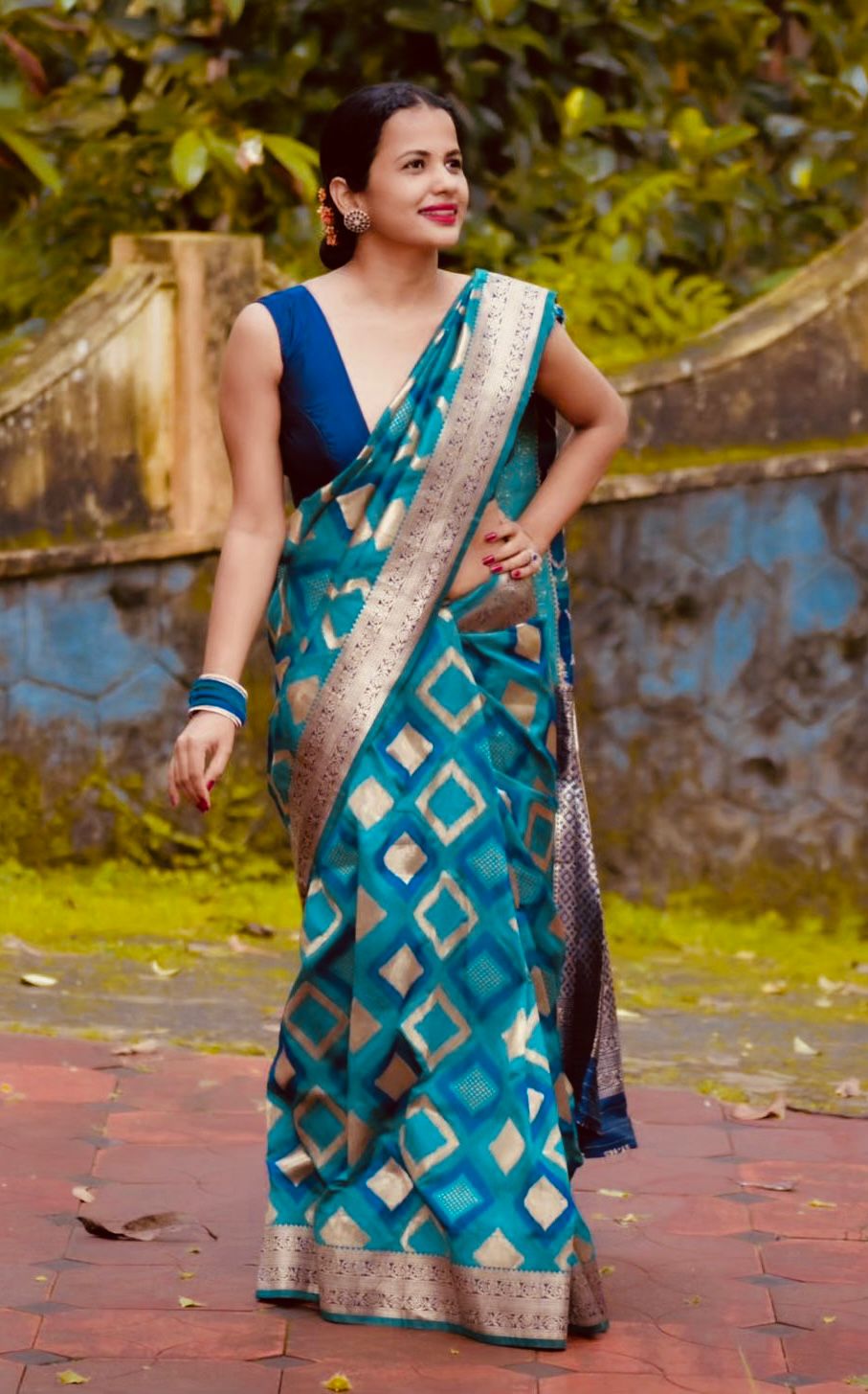 Beauteous Firozi Soft Silk Saree With Capricious Blouse Piece