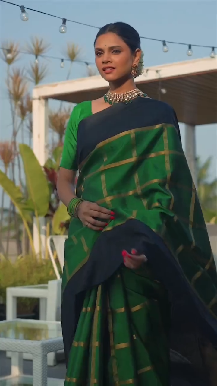 Refreshing Green Soft Silk Saree With Trendy Blouse Piece