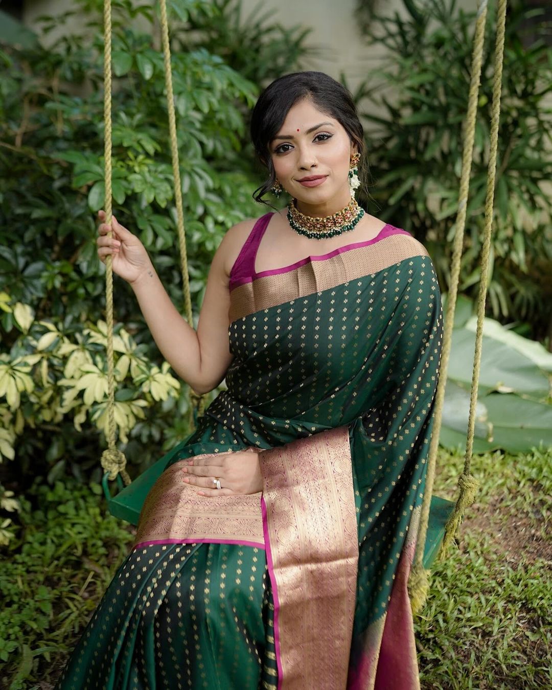 Unequalled Green Soft Silk Saree With Brood Blouse Piece