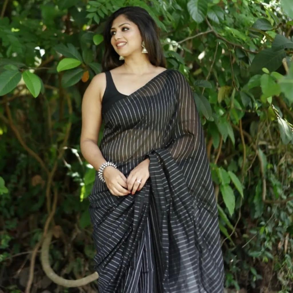 Splendorous Black Soft Silk Saree With Propinquity Blouse Piece