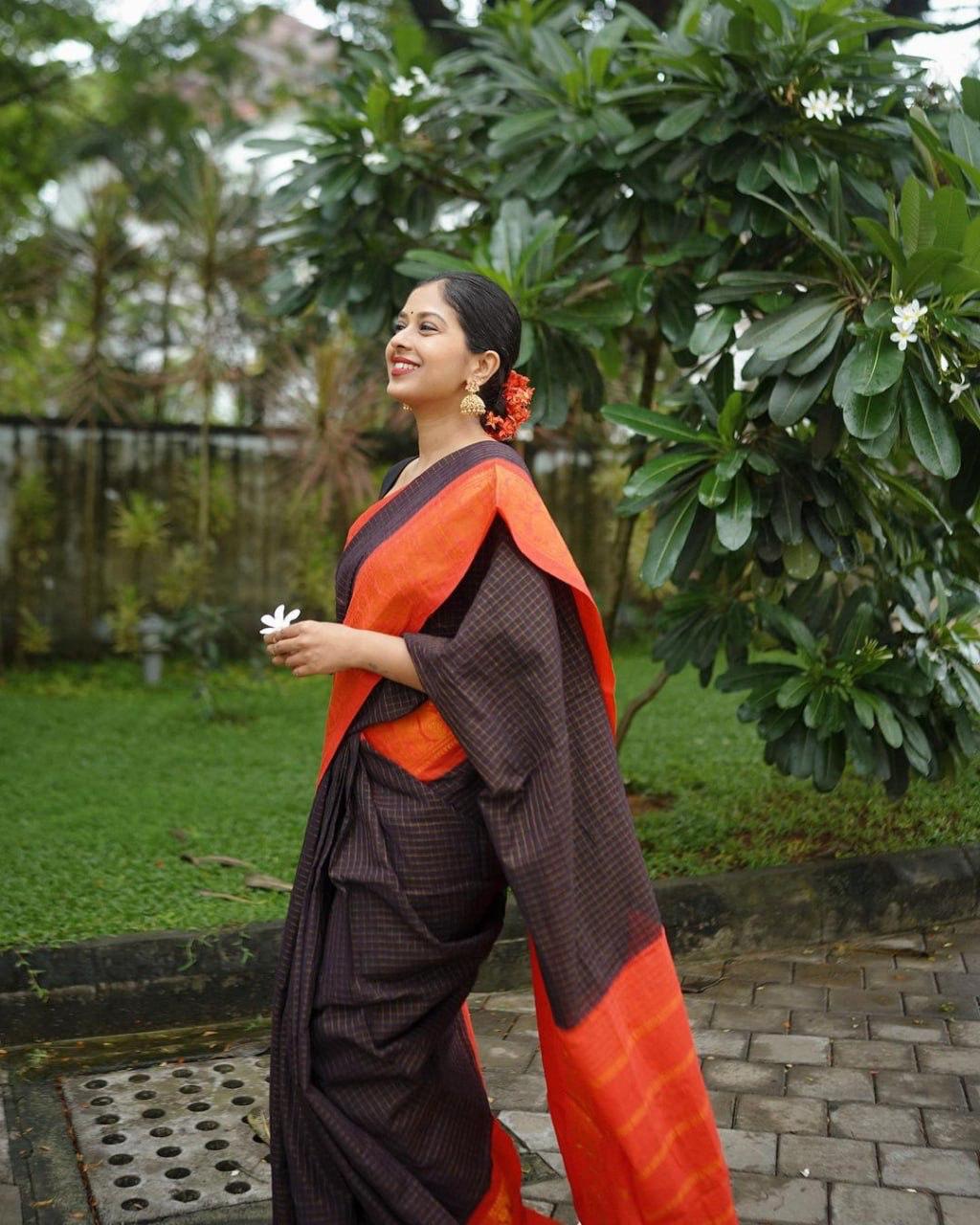 Lissome Black Soft Silk Saree With Bewitching Blouse Piece