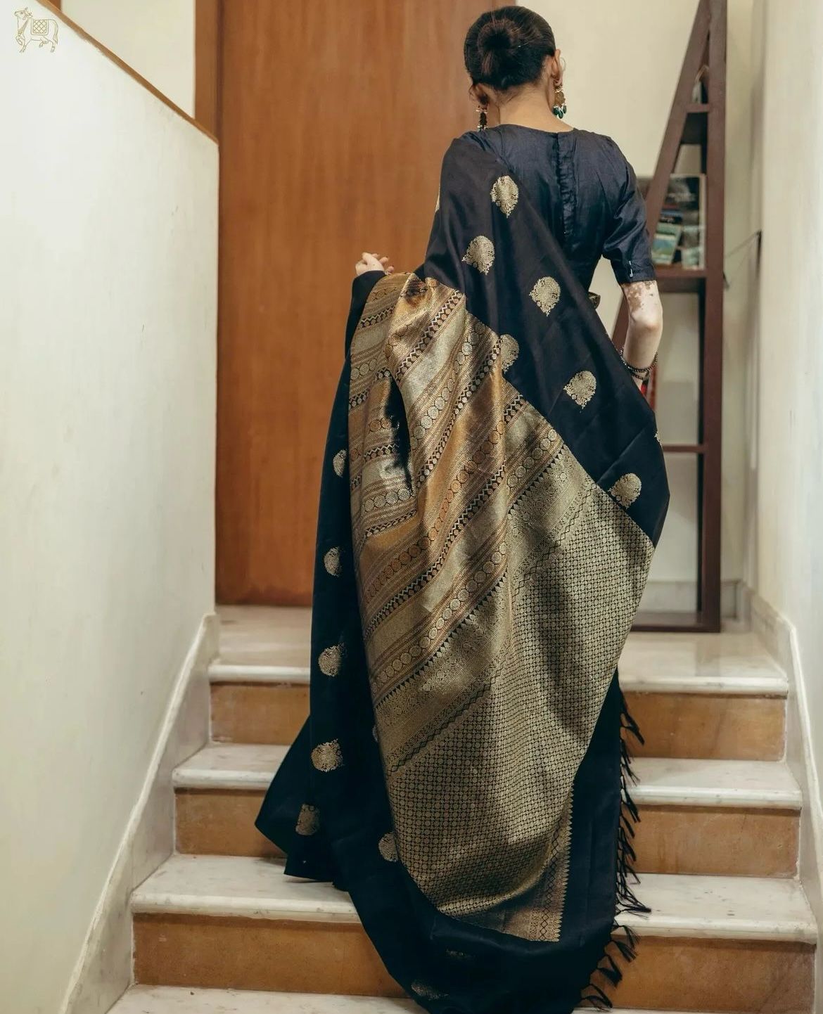 Prodigal Black Soft Silk Saree With Symmetrical Blouse Piece