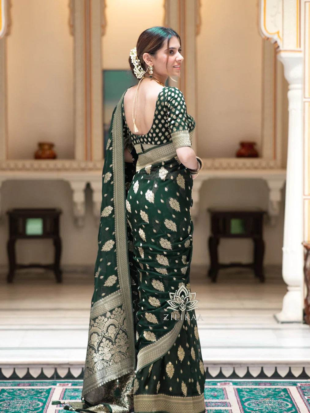 Forbearance Green Soft Silk Saree With Groovy Blouse Piece