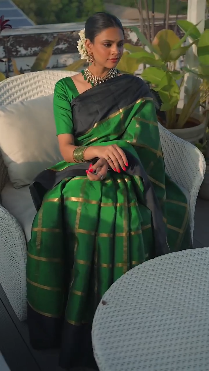 Refreshing Green Soft Silk Saree With Trendy Blouse Piece