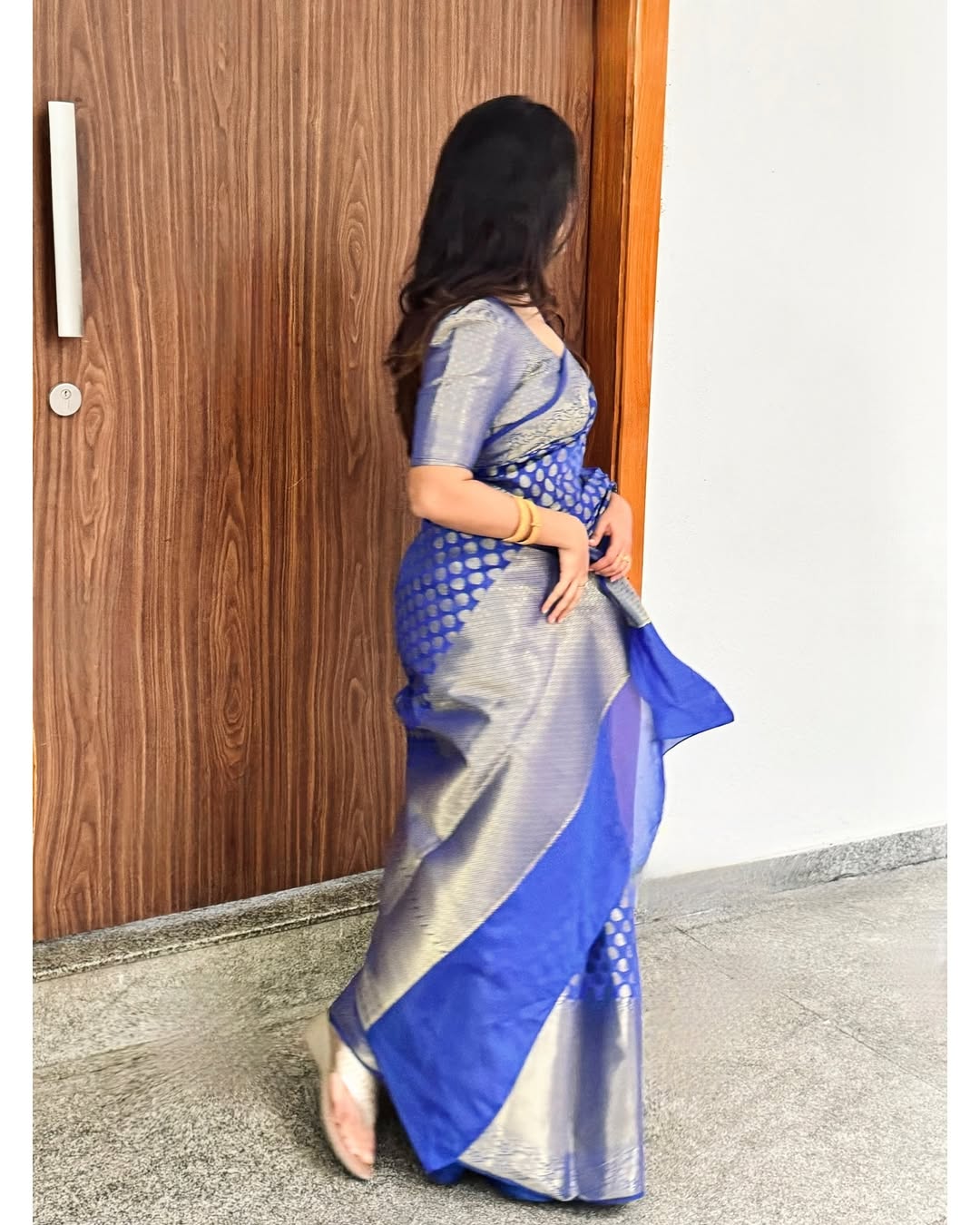 Engrossing Blue Soft Silk Saree With Attractive Blouse Piece