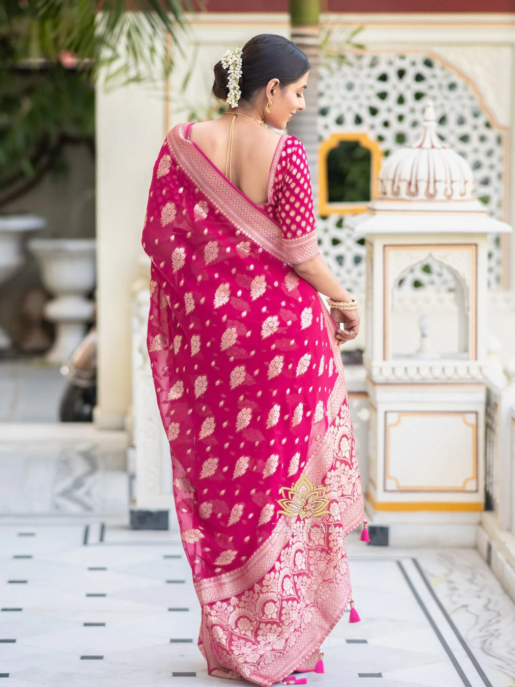 Exuberant Pink Soft Silk Saree With Inspiring Blouse Piece