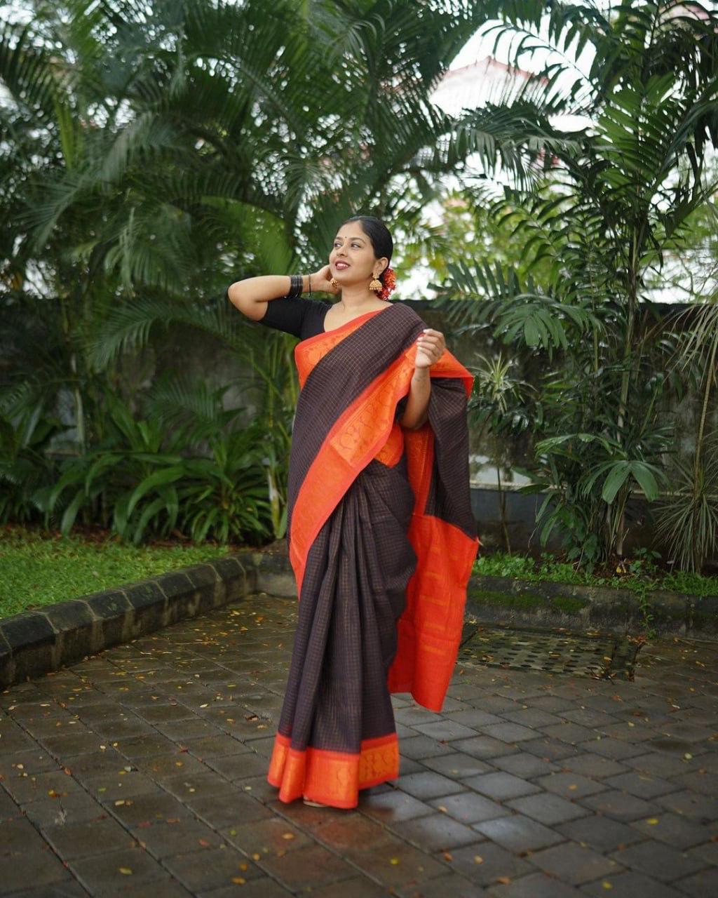 Lissome Black Soft Silk Saree With Bewitching Blouse Piece