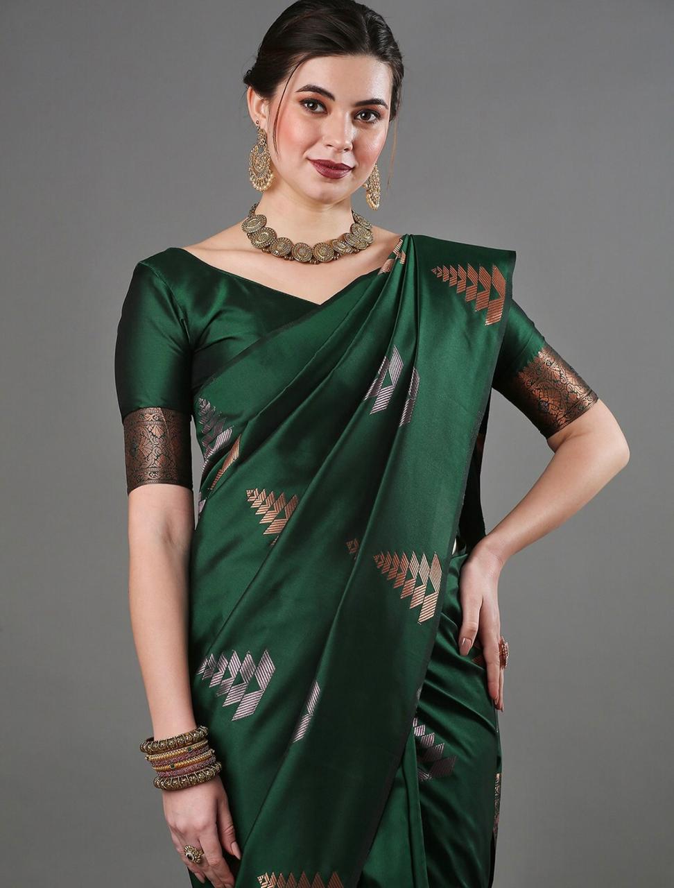 Lagniappe Green Soft Silk Saree With Magnetic Blouse Piece