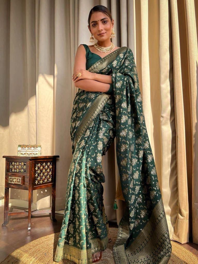 Symmetrical Green Soft Silk Saree With Exceptional Blouse Piece