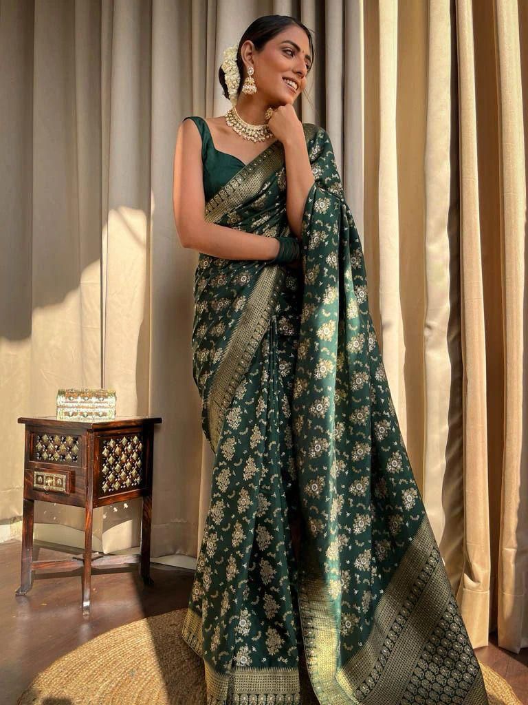 Symmetrical Green Soft Silk Saree With Exceptional Blouse Piece