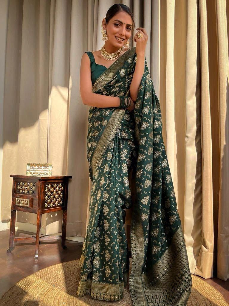 Symmetrical Green Soft Silk Saree With Exceptional Blouse Piece