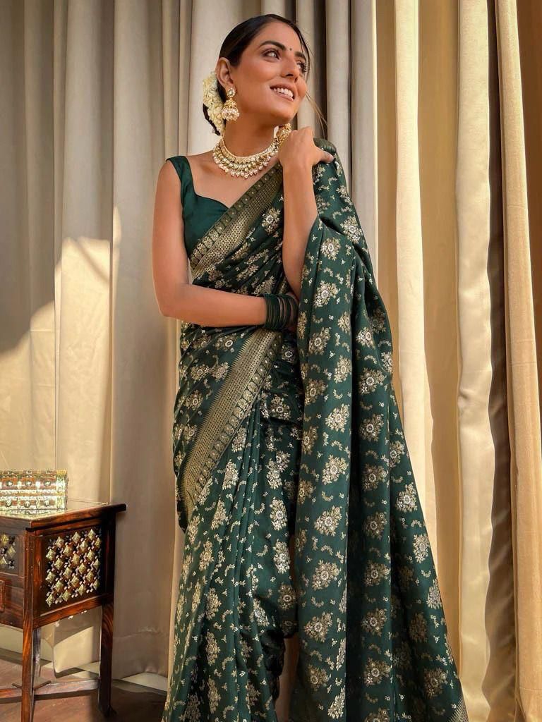 Symmetrical Green Soft Silk Saree With Exceptional Blouse Piece