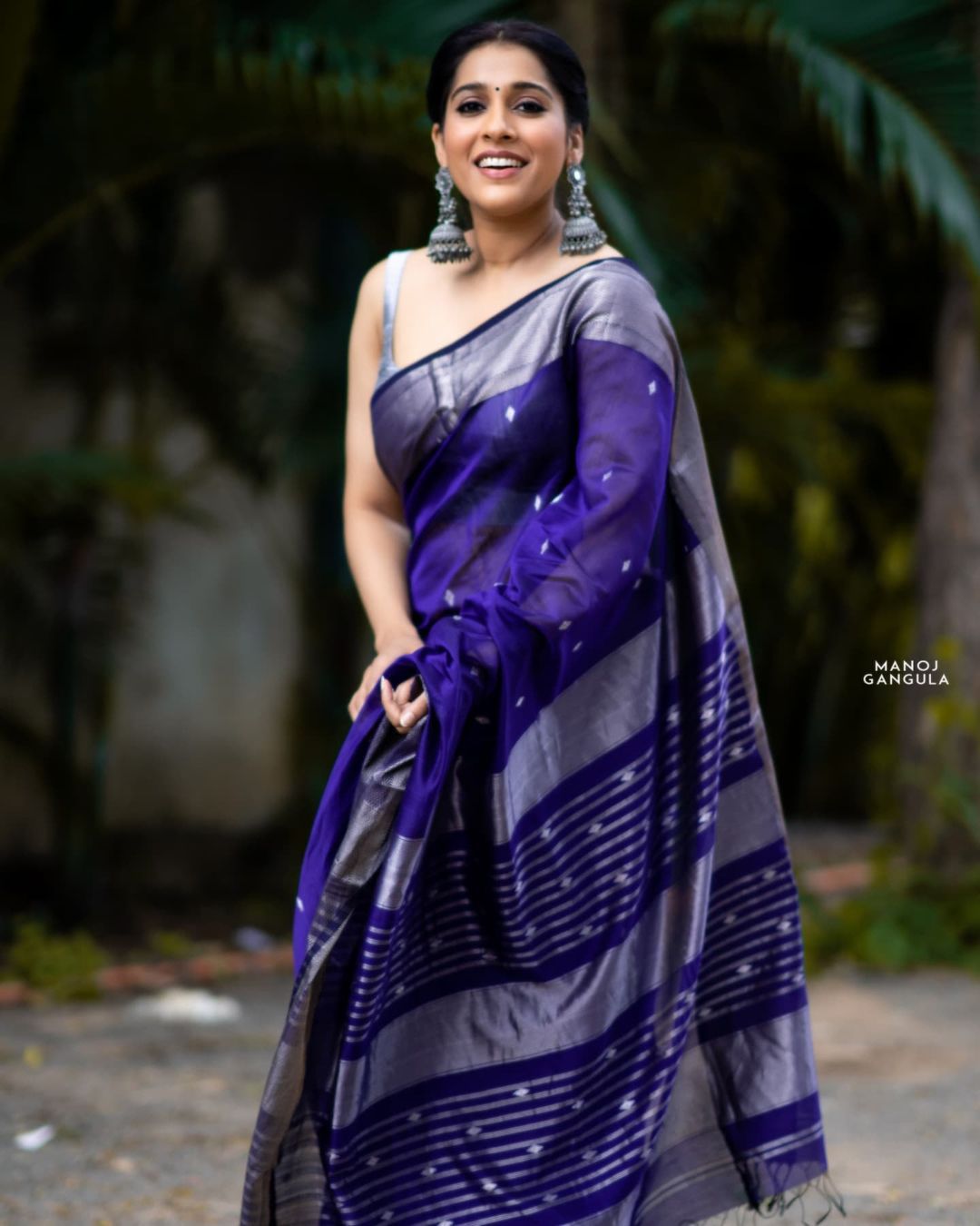 Fantabulous Blue Soft Silk Saree With Imbrication Blouse Piece