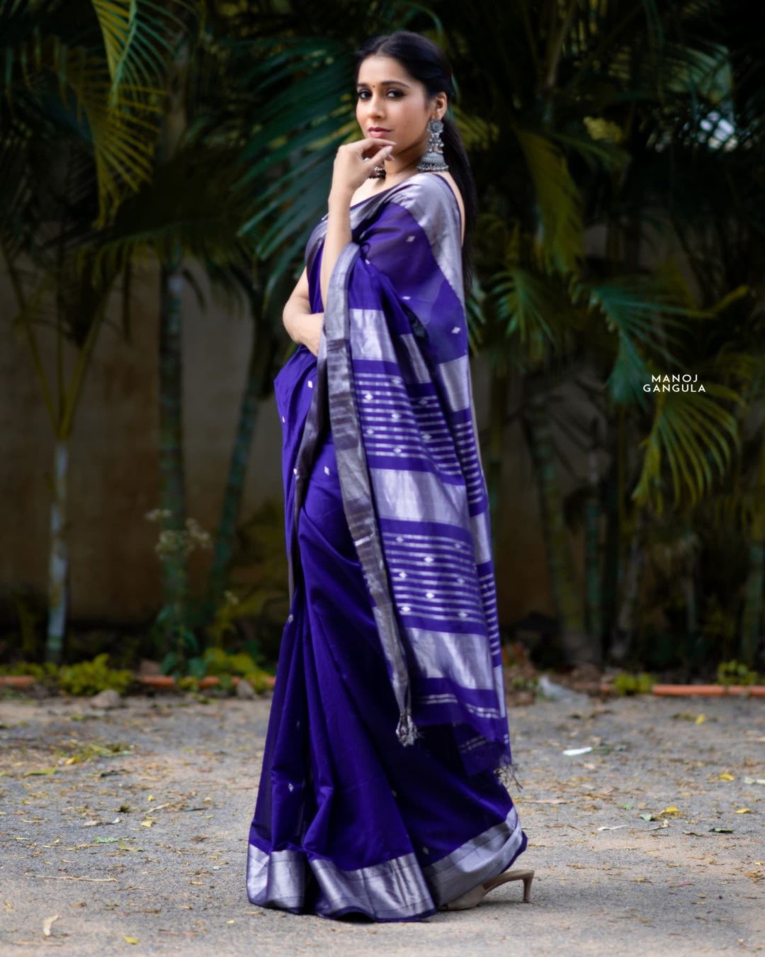 Fantabulous Blue Soft Silk Saree With Imbrication Blouse Piece