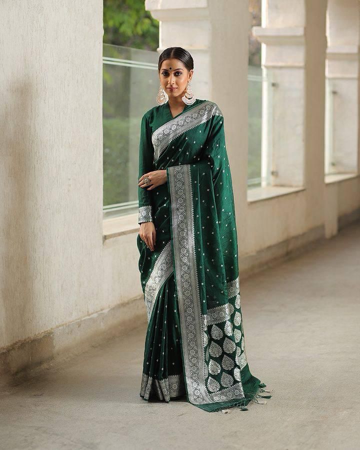 Lissome Green Soft Silk Saree With Majesty Blouse Piece