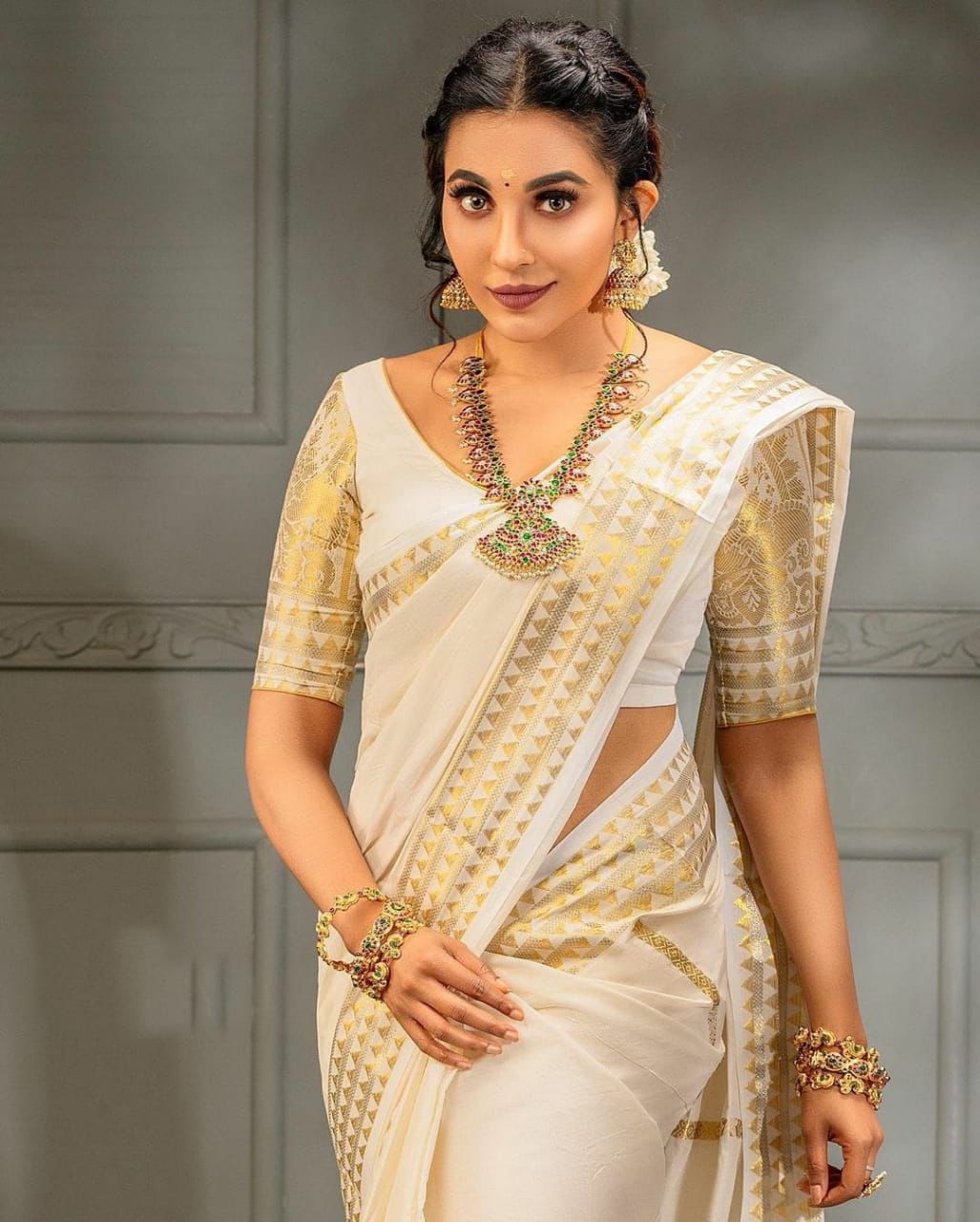 Splendiferous Cream Soft Silk Saree With Prominent Blouse Piece