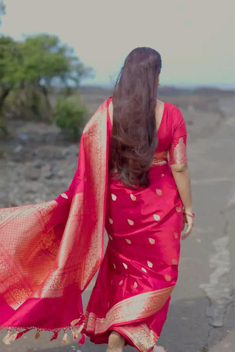 Bewitching Pink Soft Banarasi Silk Saree With Chatoyant Blouse Piece