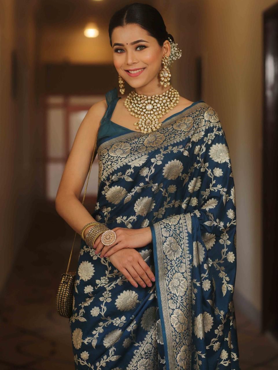 Sophisticated Rama Soft Silk Saree With Enticing Blouse Piece