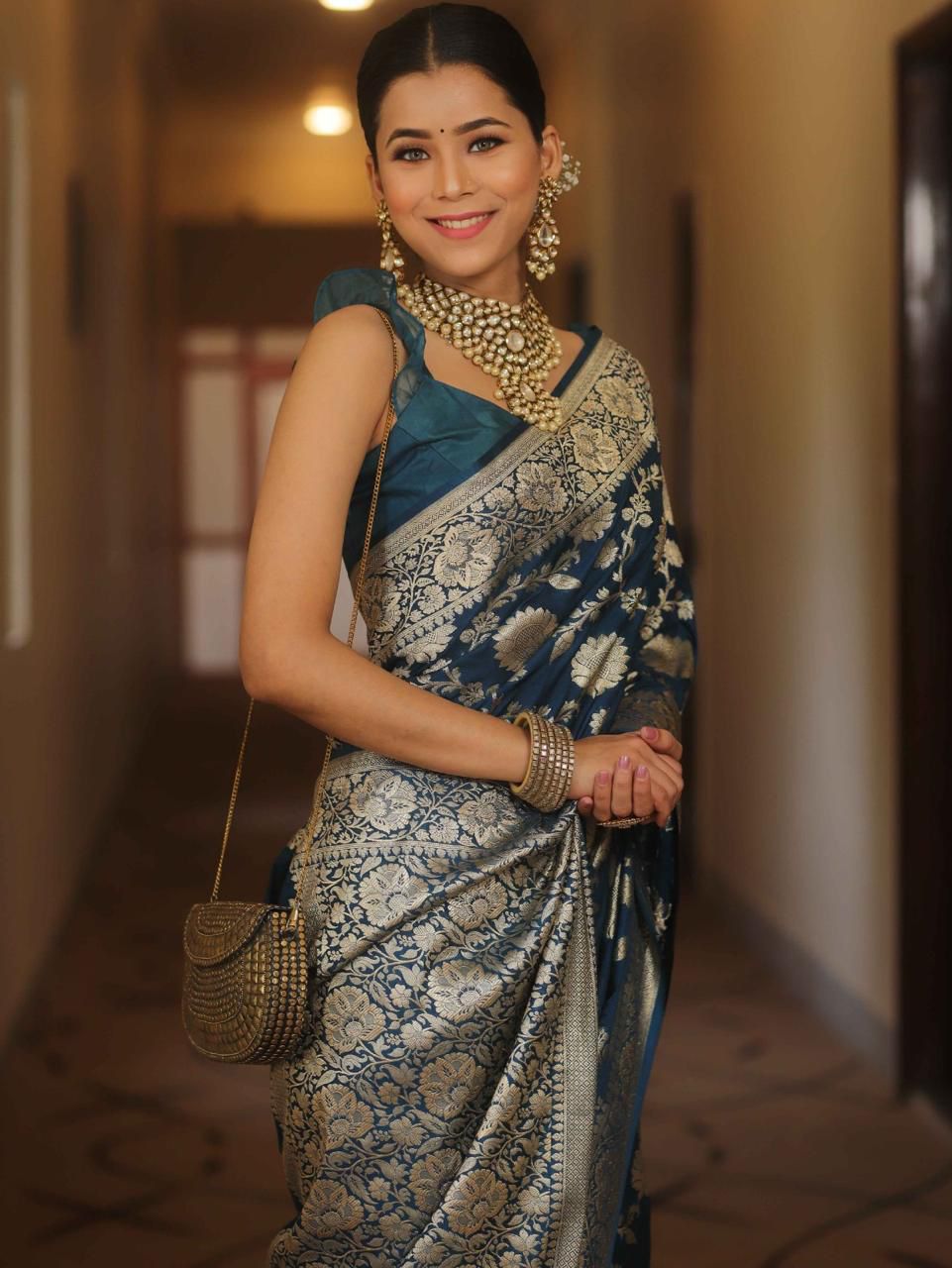 Sophisticated Rama Soft Silk Saree With Enticing Blouse Piece